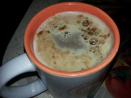приготовить растворимый кофе с пенкой