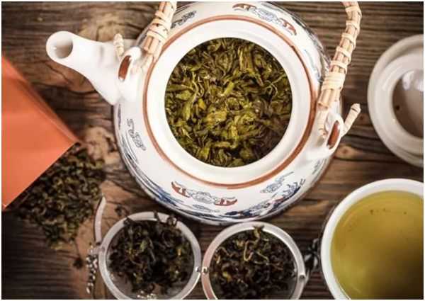 чай зеленый дракон в чайнике