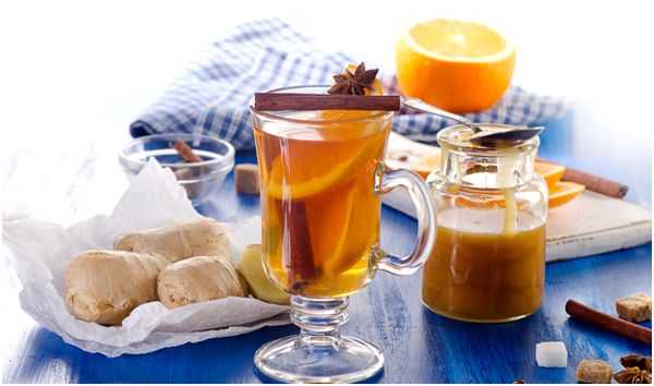 имбирный чай с апельсином в бокале
