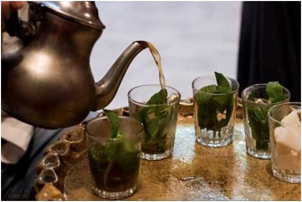разлив марокканского чая