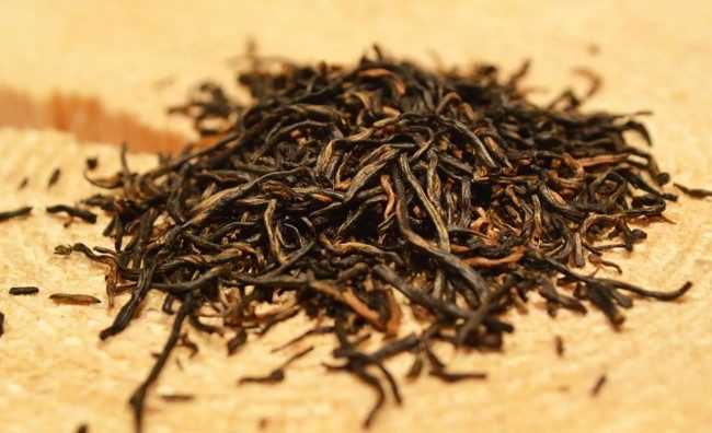 сухие листья черного чая